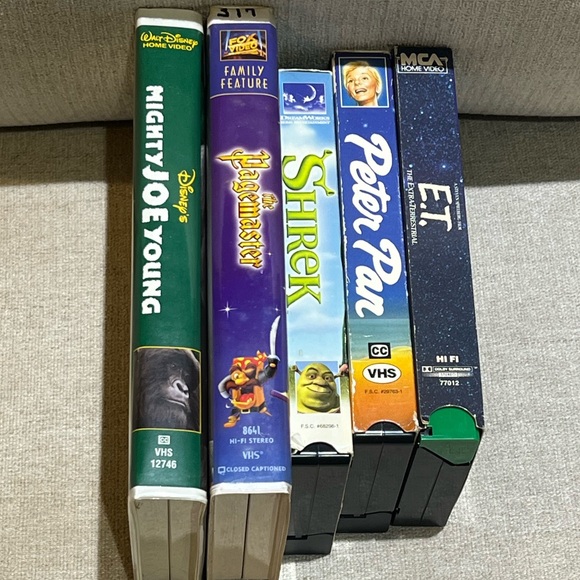 Kids/Family Vhs Lot of 5 - Picture 1 of 3
